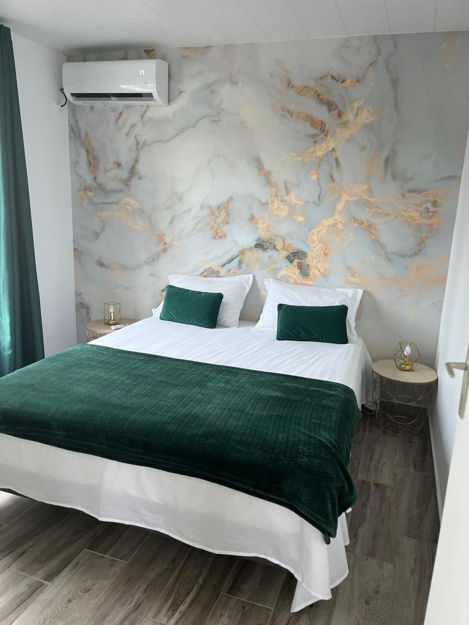 Bungalow Bougainvilliers 레자빔 외부 사진